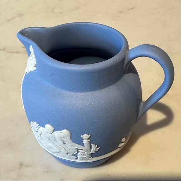 Wedgwood Blue Jasperware Creamer Pitcher Vintage 1956 - Picture 4 of 10